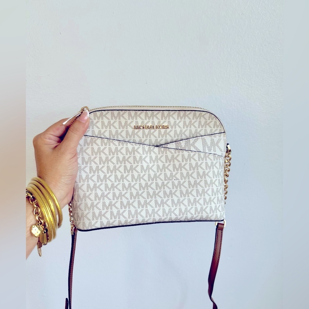 Michael Kors Jet Set Travel Crossbody Medium Dome